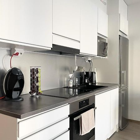 Modern 1 Bedroom Apartment In Central Куопио Экстерьер фото